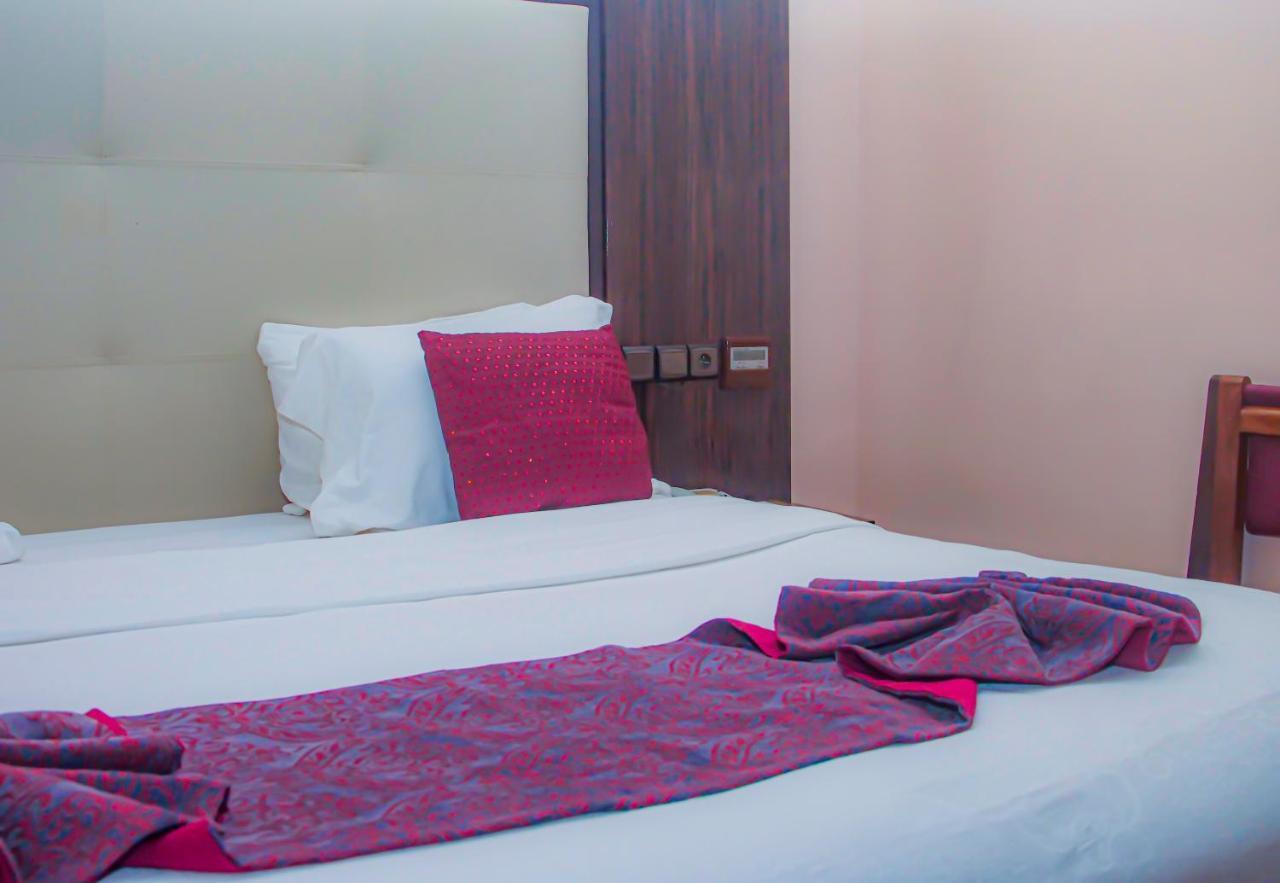 Hotel Fleur De Lys Almadies Dakar Exterior photo